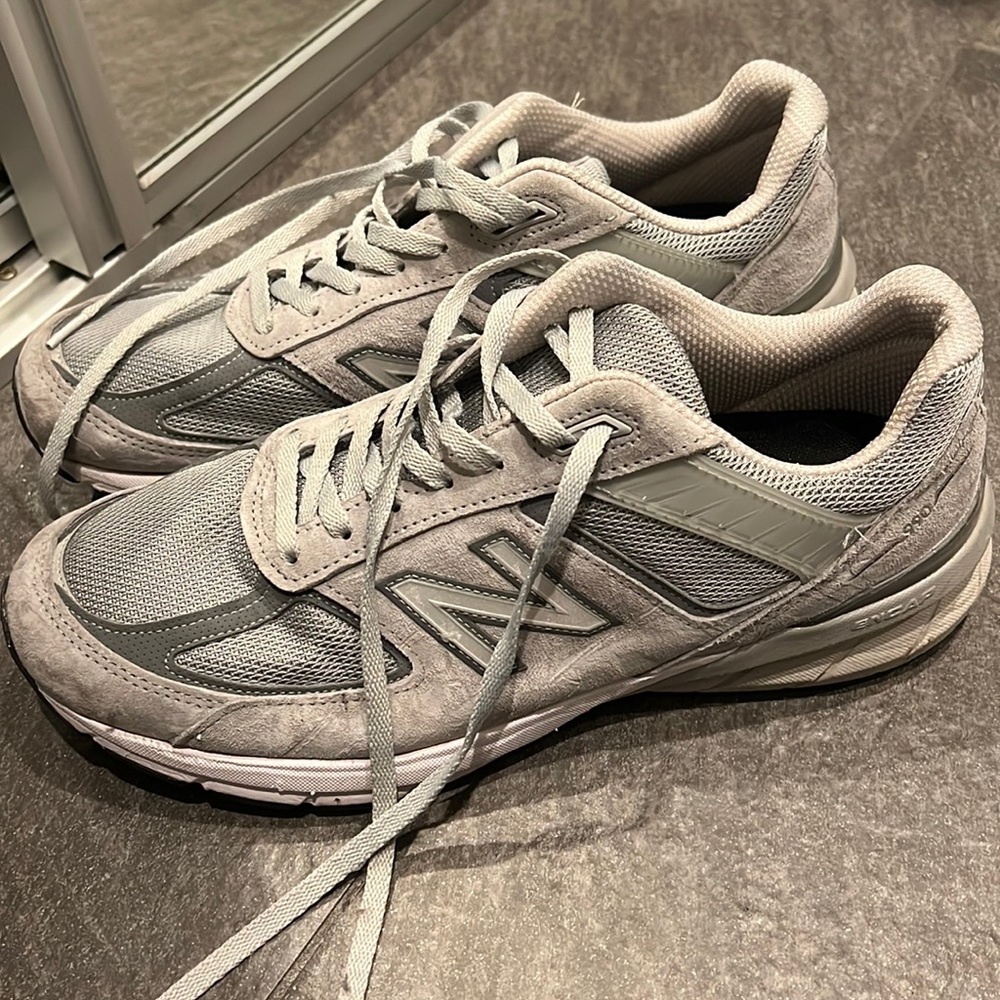 Amazing condition. Mens size 11 new balance shoe. Super popular.